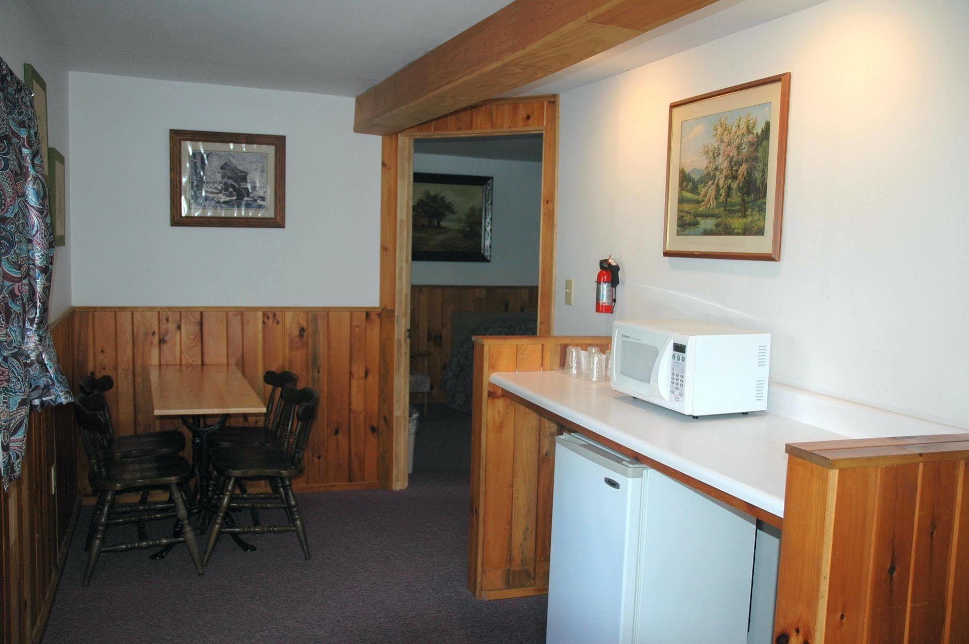 Luzerne Court Motel レイク・ルザーン エクステリア 写真