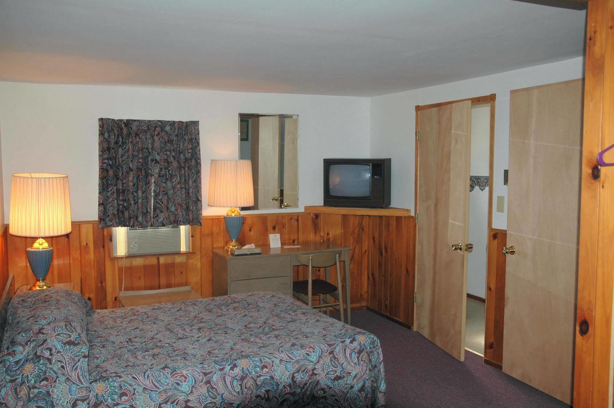 Luzerne Court Motel レイク・ルザーン エクステリア 写真