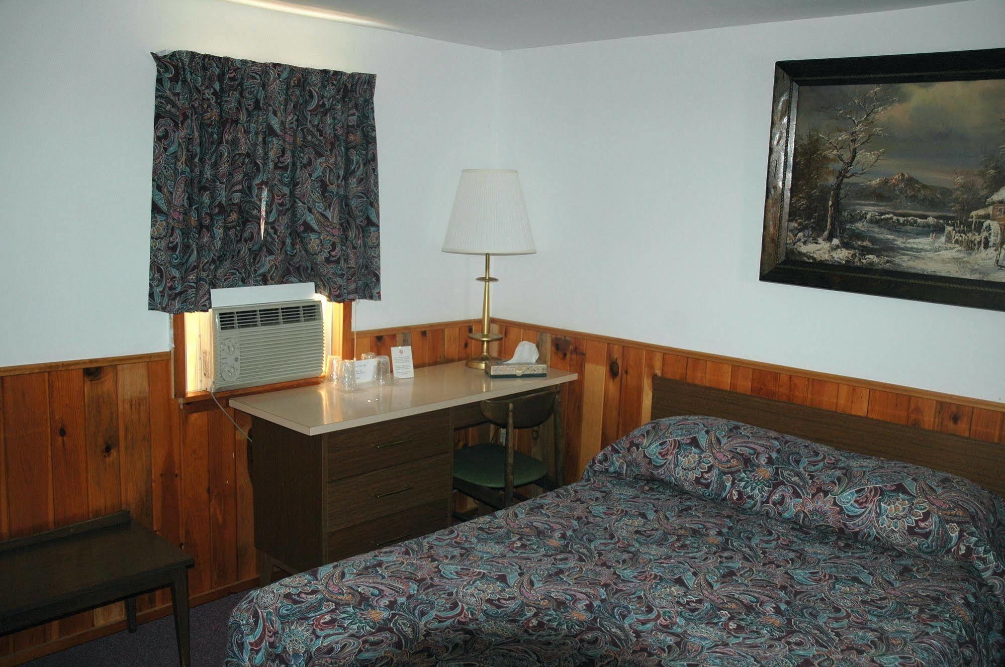 Luzerne Court Motel レイク・ルザーン エクステリア 写真